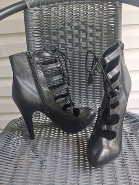 Chinese Laundry Lace-Up Black Leather High-Heel Ankle Booties